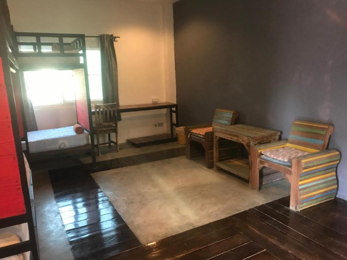 Outback1990 Hostel หาดริ้น ภายนอก รูปภาพ